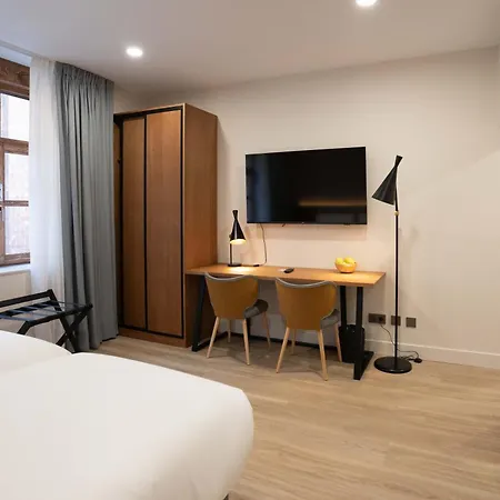 Prisma Apartment *