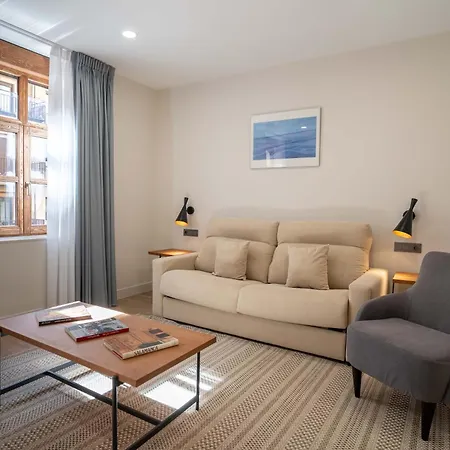 Prisma Apartment *