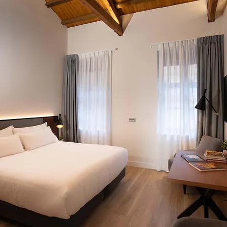 Prisma Apartment *