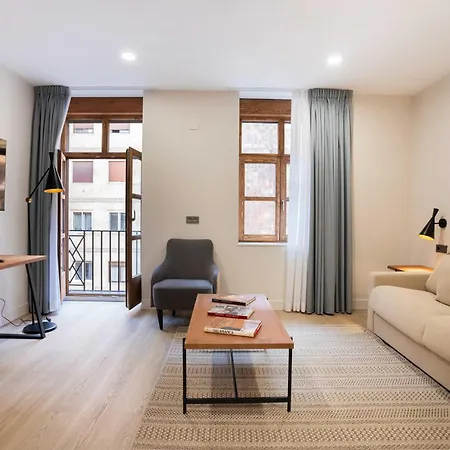 Prisma Apartment *