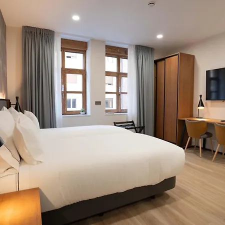 Prisma Apartment *